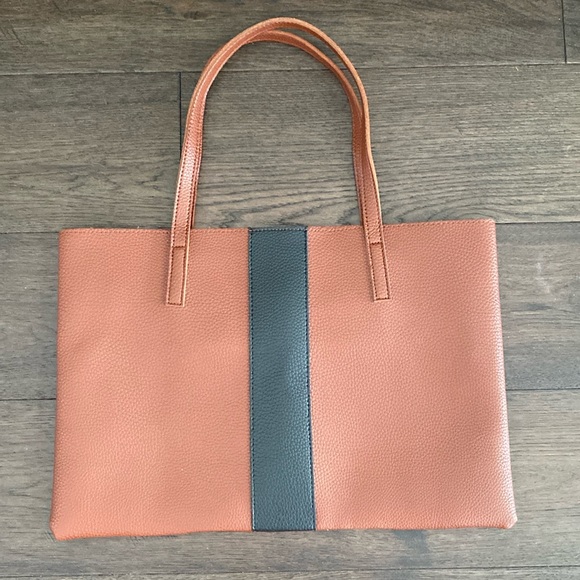 Bag, Vince Camuto, brand new. - Picture 1 of 5